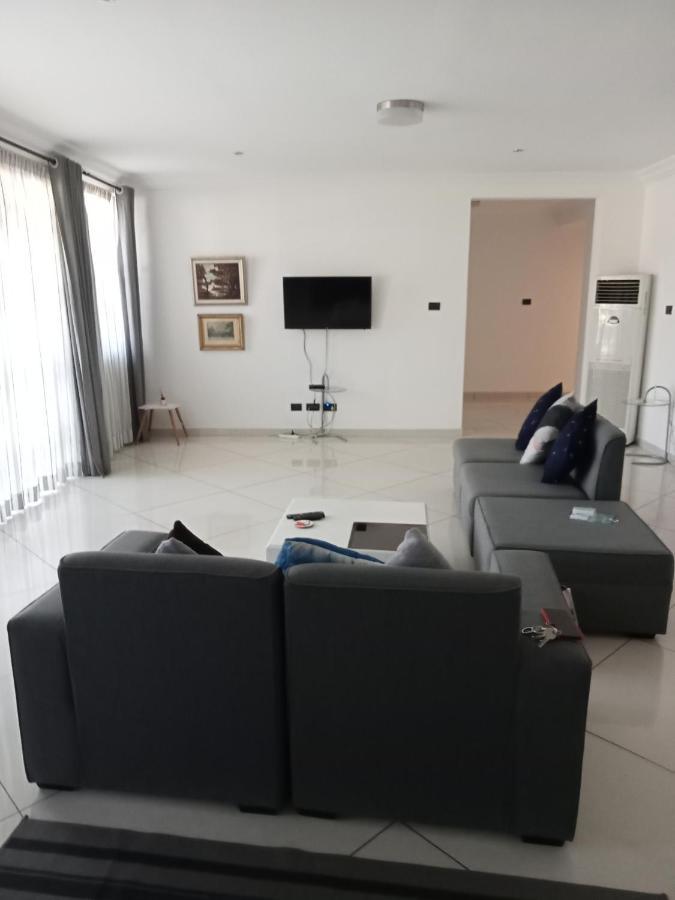 Tricia'S Place - One Family At A Time Appartement Accra Buitenkant foto