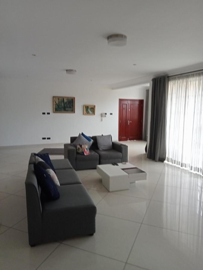Tricia'S Place - One Family At A Time Appartement Accra Buitenkant foto