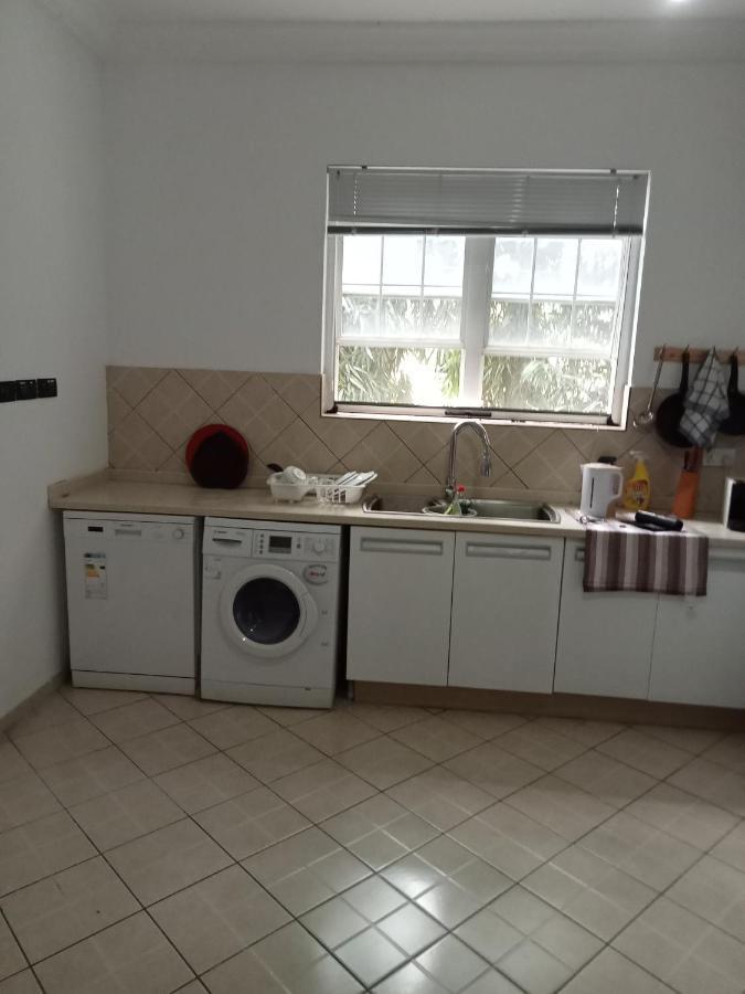 Tricia'S Place - One Family At A Time Appartement Accra Buitenkant foto